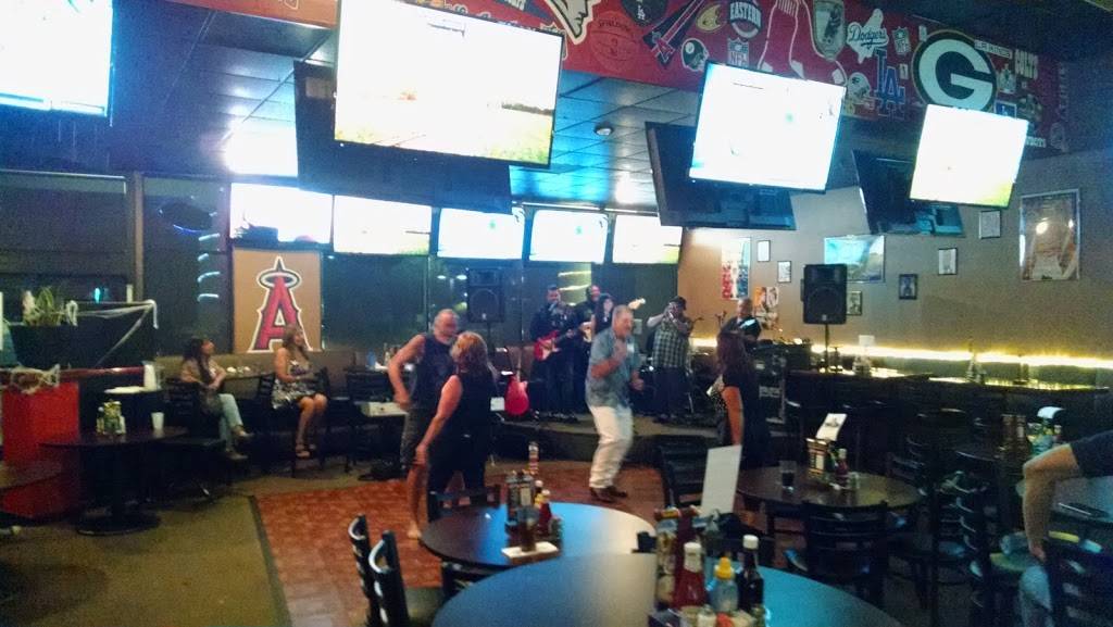 Celebrities Sports Grill | restaurant | 12013 5th St, Yucaipa, CA 92399, USA | 9097970900 OR +1 909-797-0900