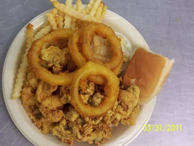 Lenas Seafood | restaurant | 18478 FL-40, Silver Springs, FL 34488, USA | 3526256489 OR +1 352-625-6489