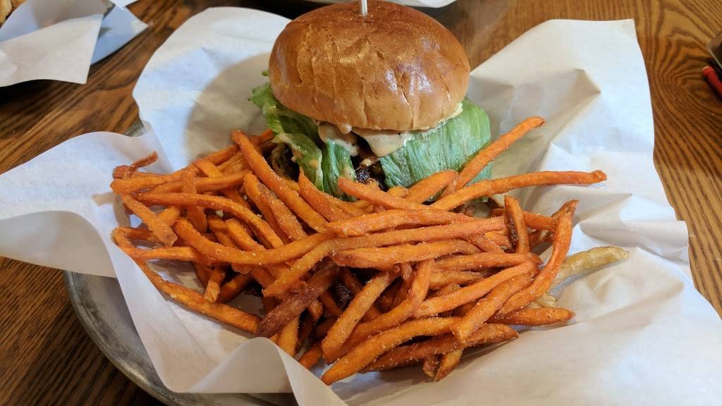 Burger MooVment | restaurant | 7512 W North Ave, Elmwood Park, IL 60707, USA | 7084527288 OR +1 708-452-7288