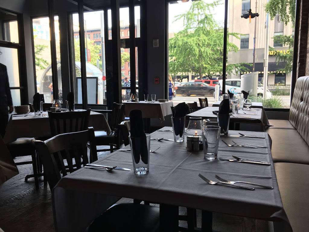 CharBlue | restaurant | McOuat Place, 14 E Washington St, Indianapolis, IN 46204, USA | 3179867883 OR +1 317-986-7883