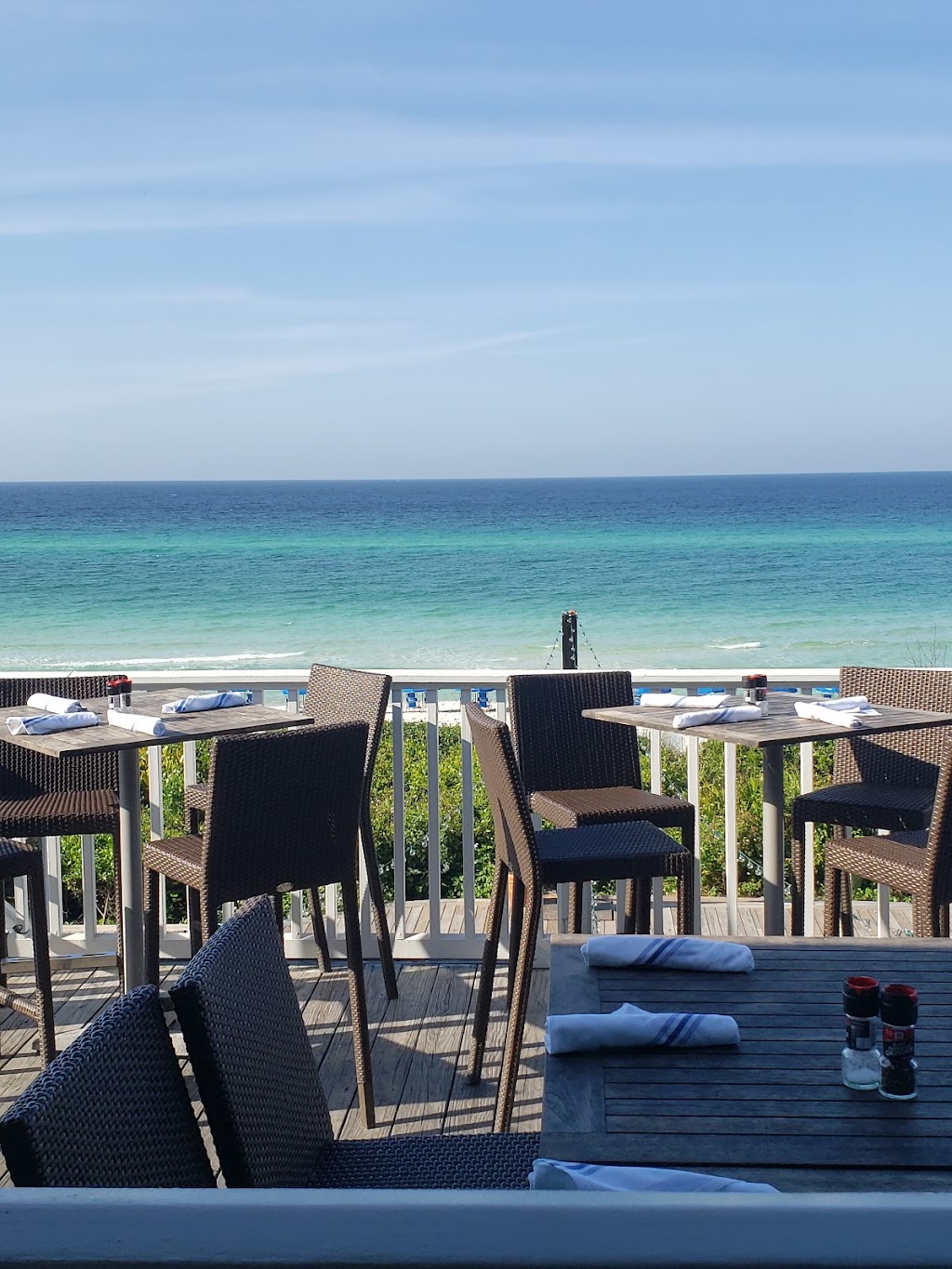 Bud & Alleys Waterfront Restaurant & Bar | restaurant | 2236 E W County Hwy 30A, Santa Rosa Beach, FL 32459, USA | 8502315900 OR +1 850-231-5900