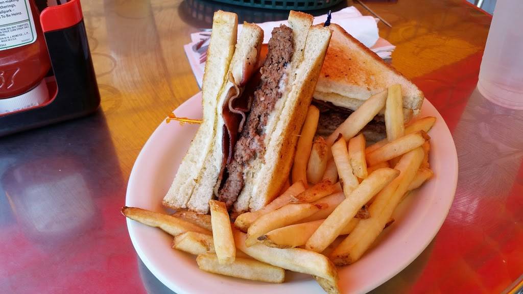 Emmas Pub & Pizza | restaurant | 130 Mansfield Ave, Norton, MA 02766, USA | 5082858814 OR +1 508-285-8814