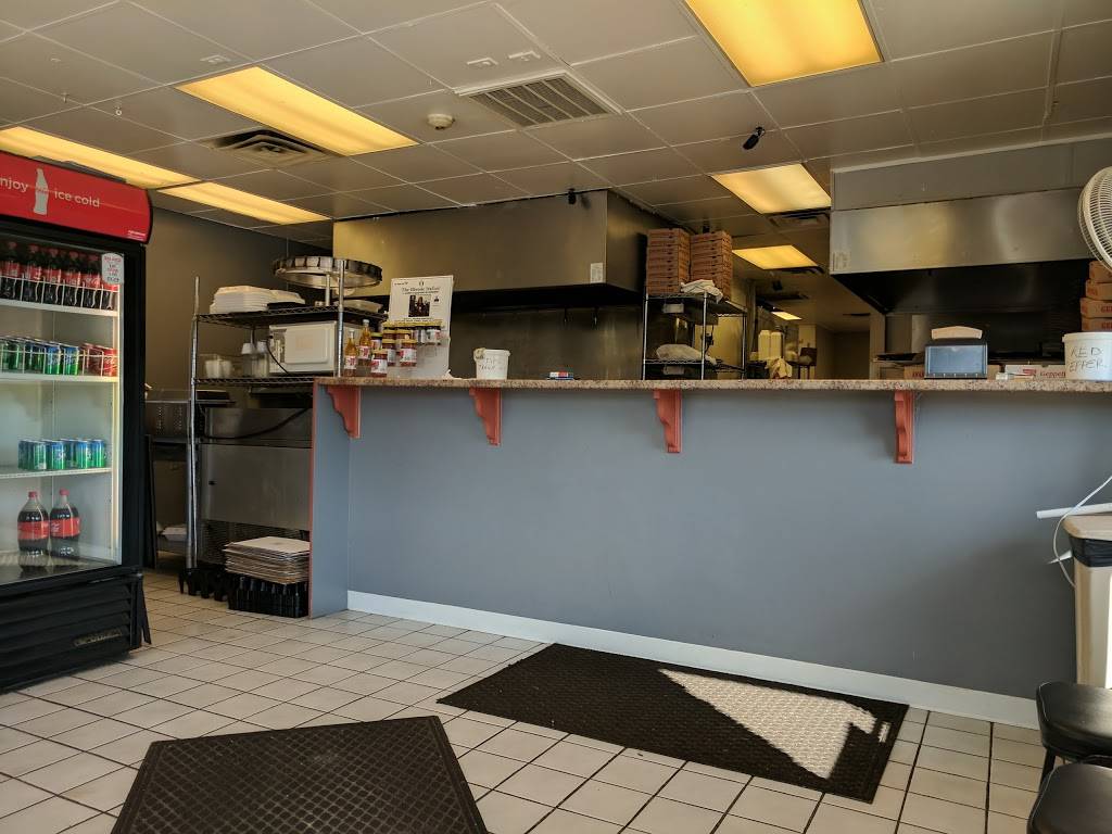 Geppettos Pizza & Ribs | restaurant | 15233 Triskett Rd, Cleveland, OH 44111, USA | 2162522000 OR +1 216-252-2000