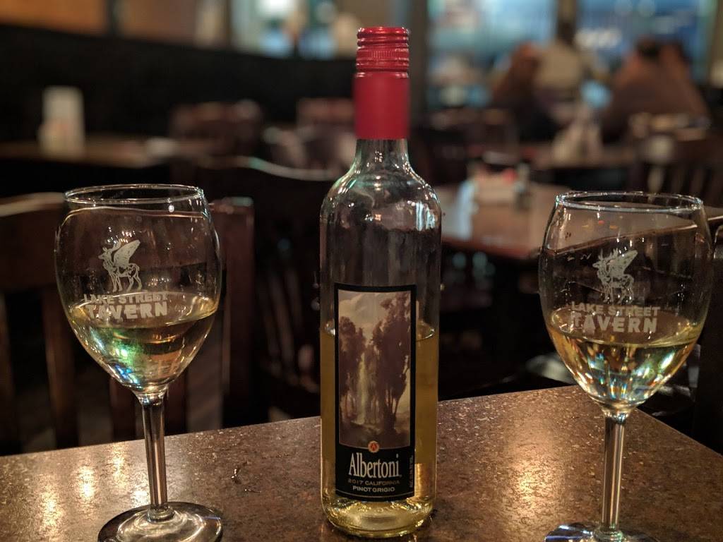 Lake Street Tavern | restaurant | 127 E Lake St, South Lyon, MI 48178, USA | 2484468898 OR +1 248-446-8898