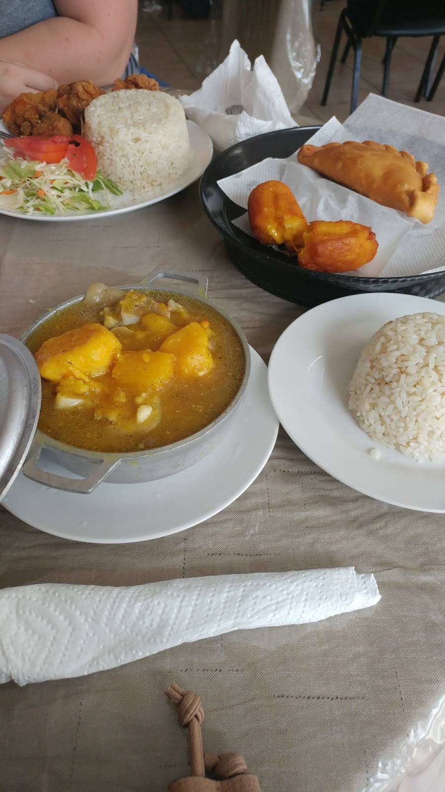 EL CHINCHORRO | restaurant | 123 W Main St, Avon Park, FL 33825, USA | 8634527086 OR +1 863-452-7086