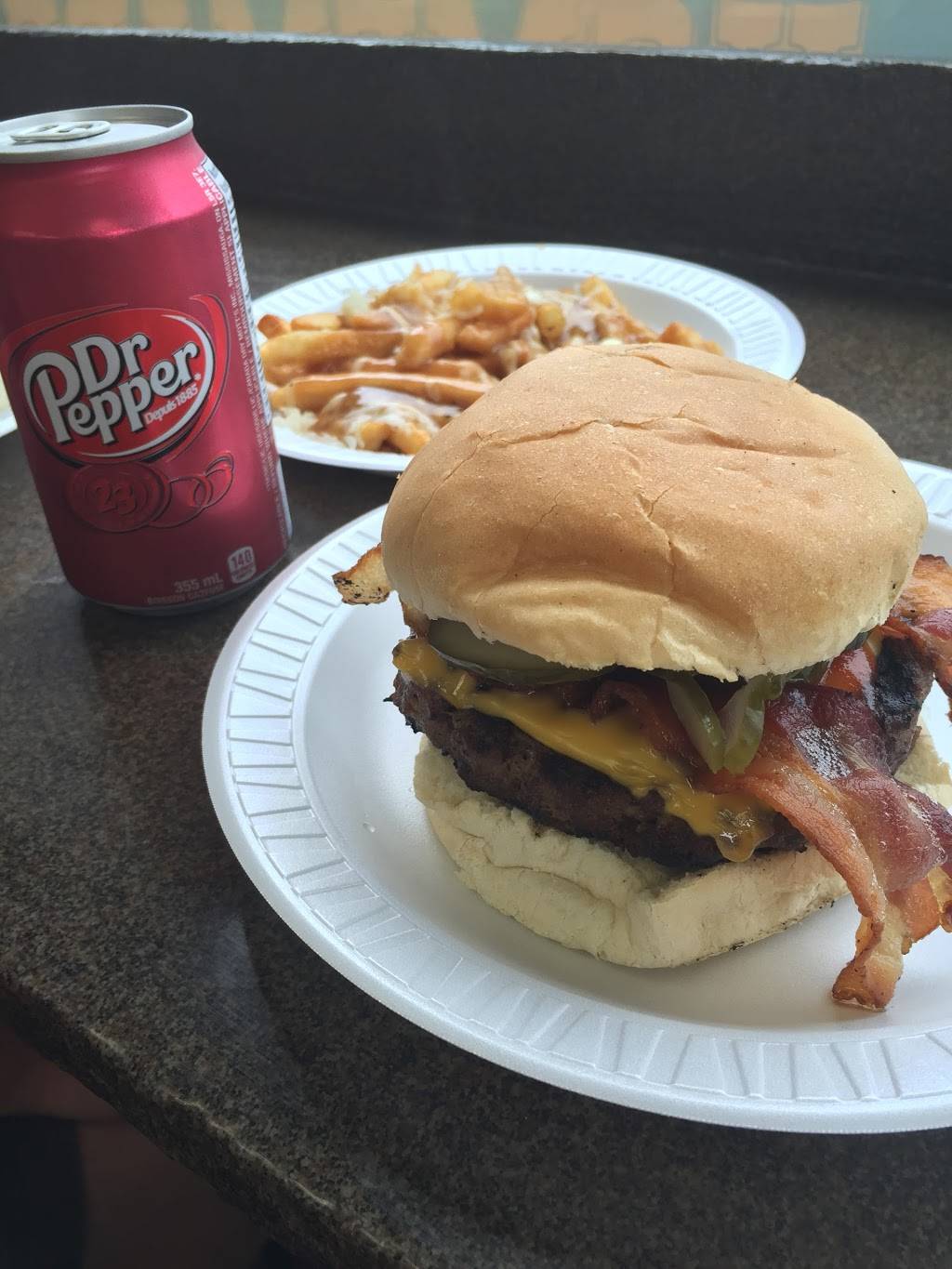 Super Burger | restaurant | 3327 Lake Shore Blvd W, Etobicoke, ON M8W 1N1, Canada | 4168502479 OR +1 416-850-2479