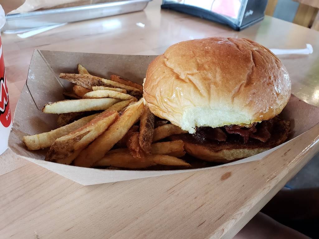 MOOYAH Burgers, Fries & Shakes | restaurant | 8889 Gateway Blvd W Ste 450, El Paso, TX 79925, USA | 9155950100 OR +1 915-595-0100