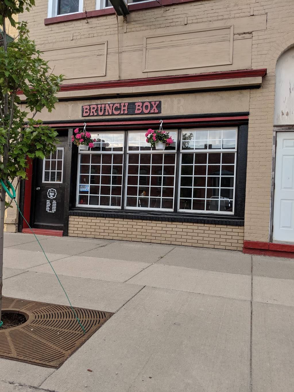 Lisas Brunch Box | restaurant | 107 W Adrian St, Blissfield, MI 49228, USA | 5176821200 OR +1 517-682-1200