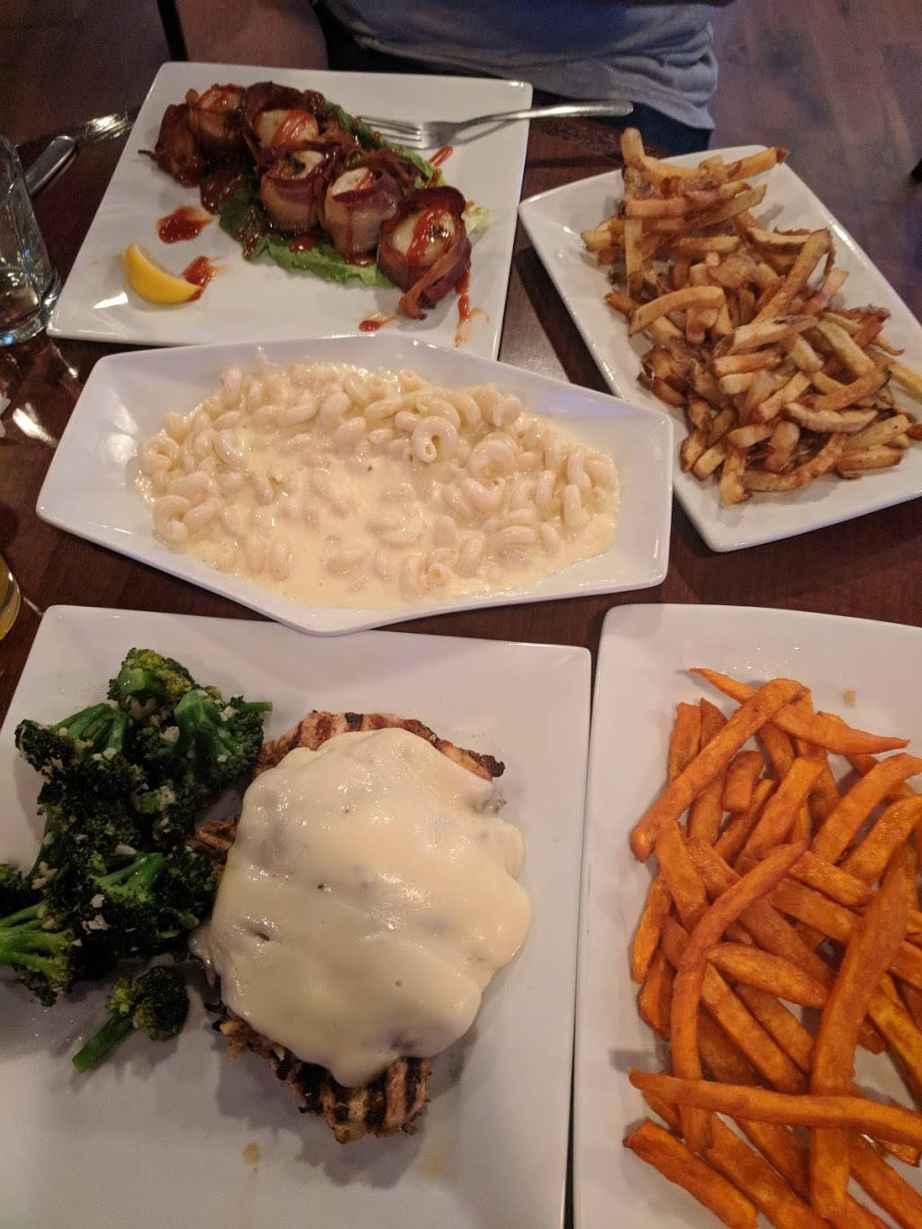 The Manor Restaurant & Lounge | night club | 300 Hershey Rd, West Hanover Township, PA 17112, USA | 7175452338 OR +1 717-545-2338