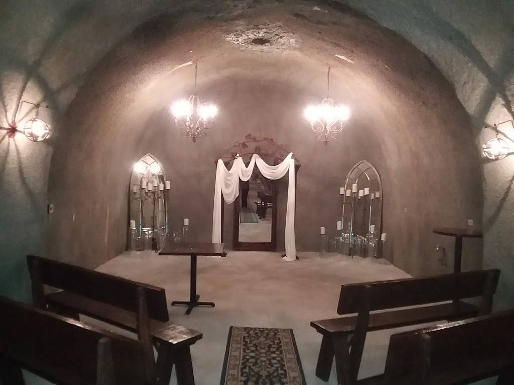 Tasting Room | restaurant | 2833-2895 N County Line Rd, De Soto, IL 62924, USA | 6189569910 OR +1 618-956-9910