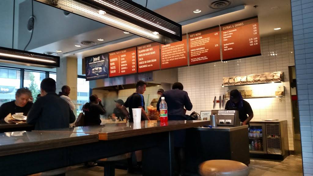 Chipotle Mexican Grill | restaurant | 11452 Euclid Ave, Cleveland, OH 44106, USA | 2164722297 OR +1 216-472-2297