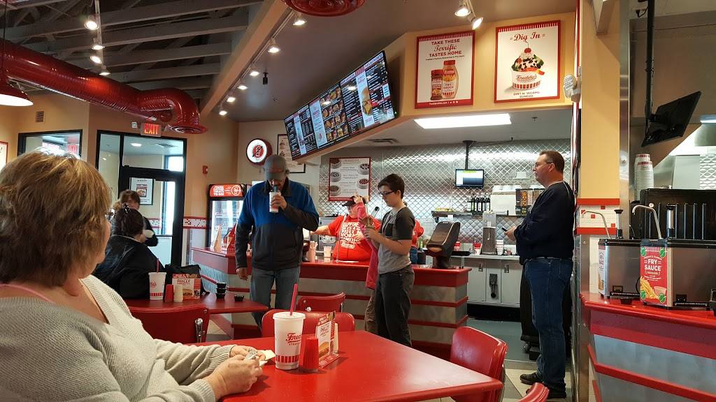 Freddys Frozen Custard & Steakburgers | restaurant | 3784 Wabash Ave, Springfield, IL 62711, USA | 2176702820 OR +1 217-670-2820