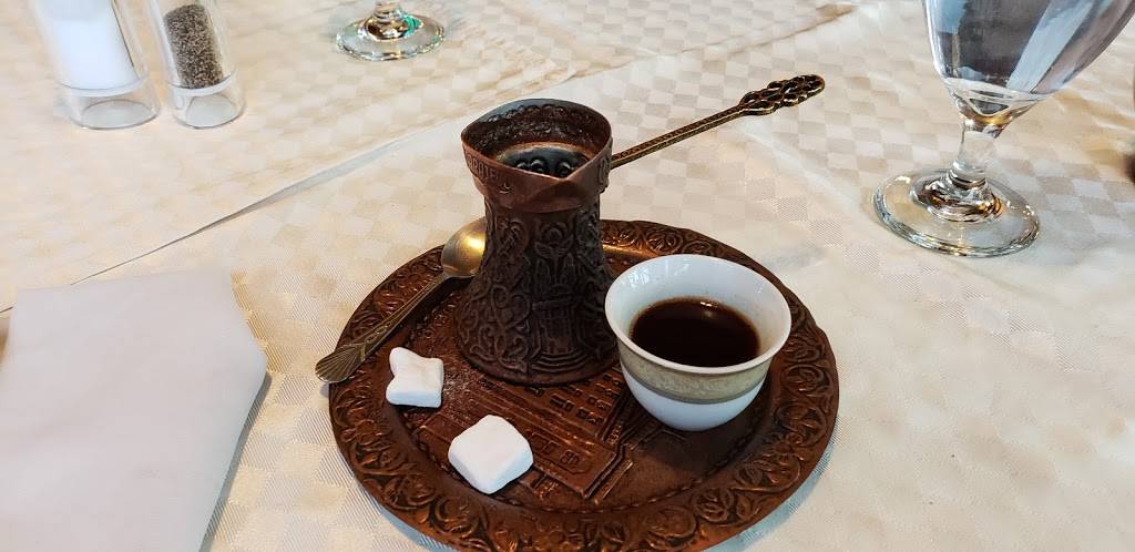 Sarajevo Restaurant | restaurant | 2701 W Lawrence Ave, Chicago, IL 60625, USA | 7732755310 OR +1 773-275-5310