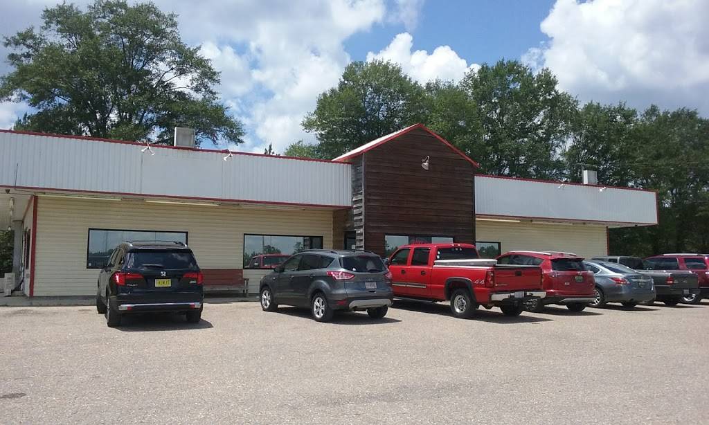 Freds Country Grill | restaurant | 6490 US-82, Maplesville, AL 36750, USA | 3343661020 OR +1 334-366-1020