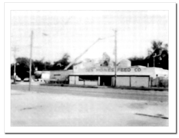 Des Moines Feed & Nature Center | restaurant | 2019 Hubbell Ave, Des Moines, IA 50317, USA | 5152620154 OR +1 515-262-0154