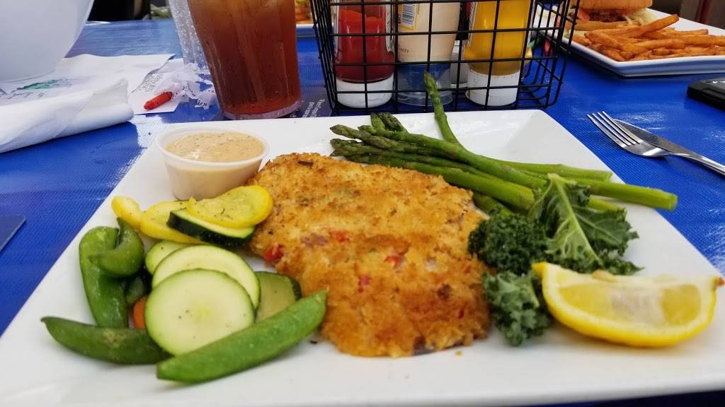 Tavern On the Bay | restaurant | 108 Peoples St, Corpus Christi, TX 78401, USA | 3618818503 OR +1 361-881-8503