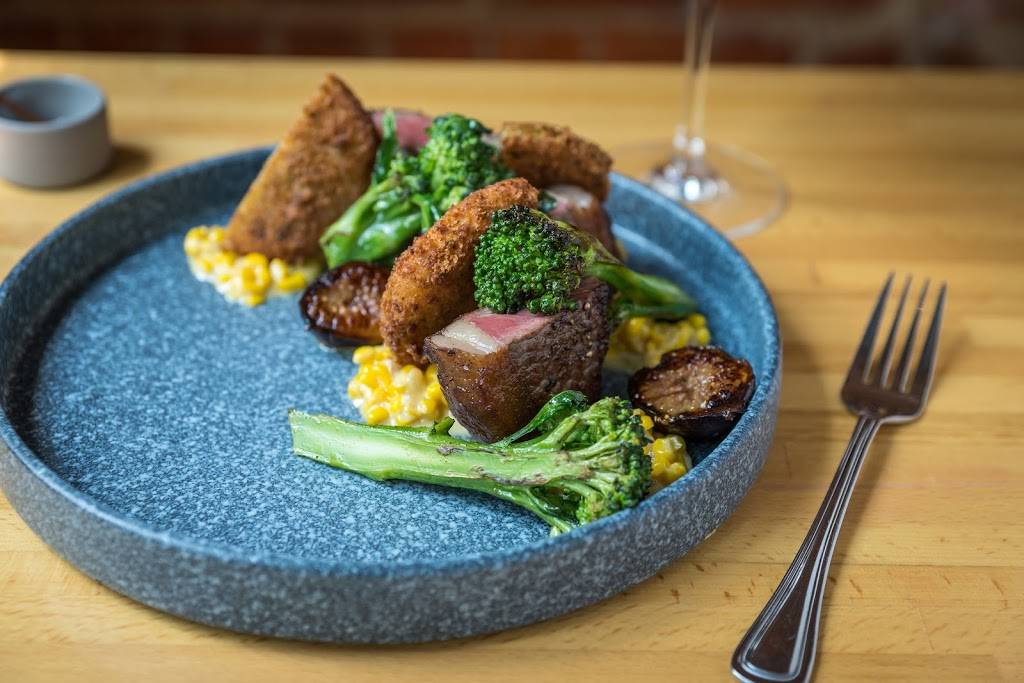 The White Bull | restaurant | 123 E Court Square, Decatur, GA 30030, USA | 4046005649 OR +1 404-600-5649