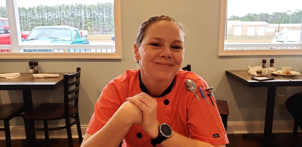 Saras Porch | restaurant | 804 N Governor Williams Hwy, Darlington, SC 29532, USA | 8439440428 OR +1 843-944-0428