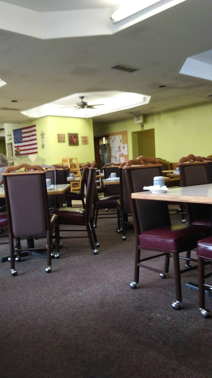 Golden Mine Family Restaurant | restaurant | 111 S Front St, Braidwood, IL 60408, USA | 8154582111 OR +1 815-458-2111