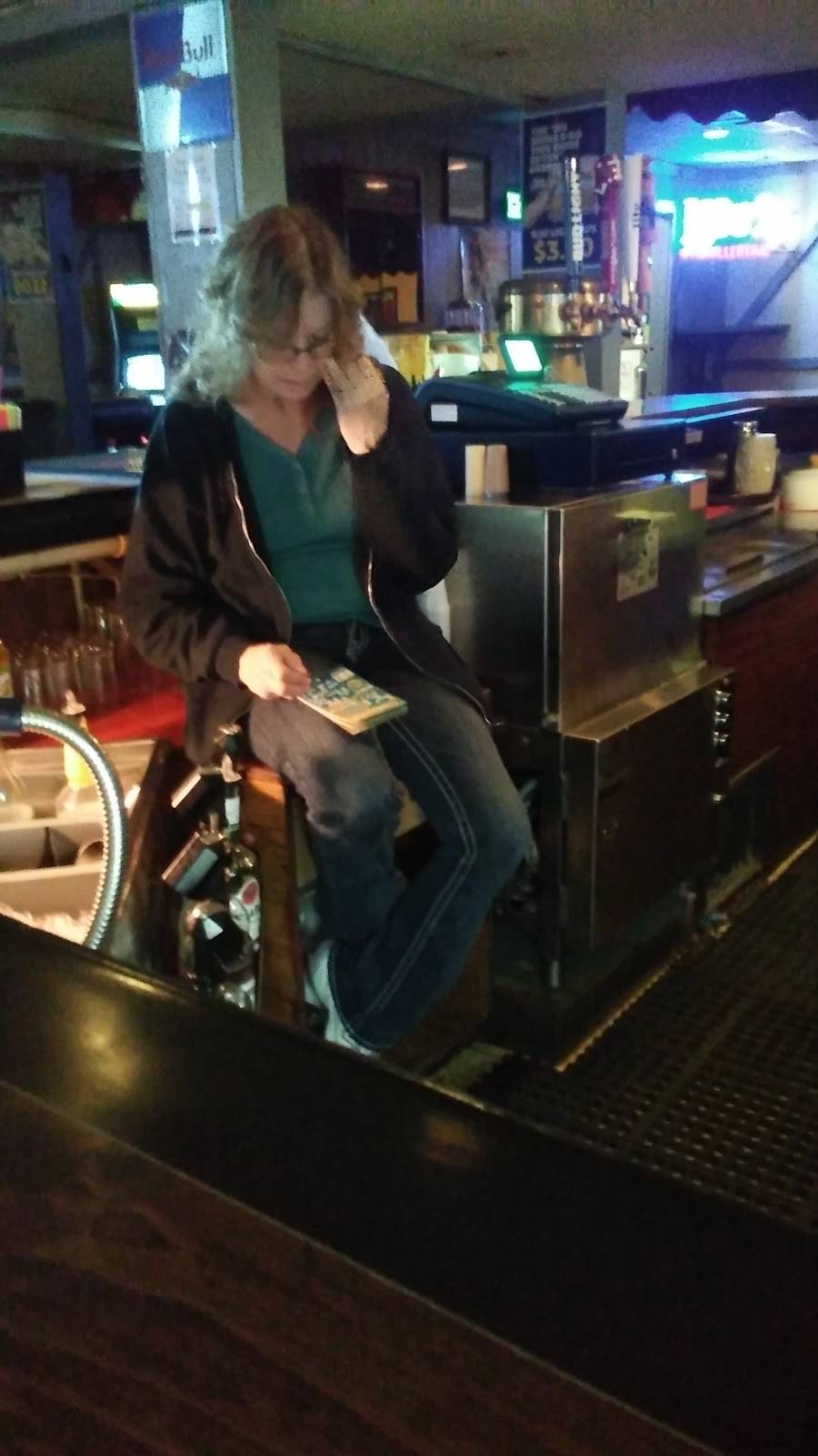 Shenanigans | restaurant | 115 E 3rd St, Fairmont, MN 56031, USA | 5072382911 OR +1 507-238-2911