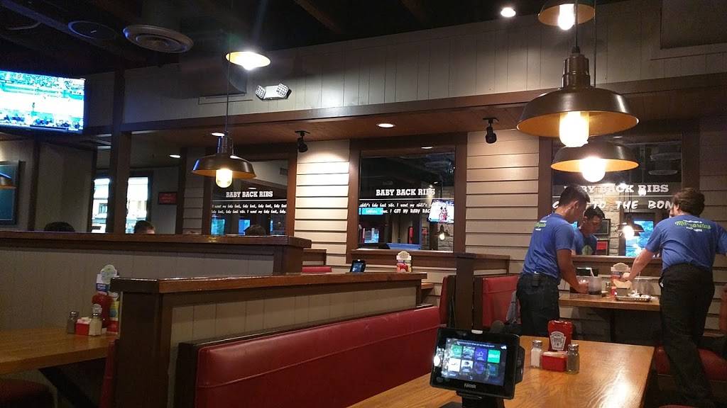 Chilis Grill & Bar | restaurant | 15305 W 67th St, Shawnee, KS 66217, USA | 9136310862 OR +1 913-631-0862