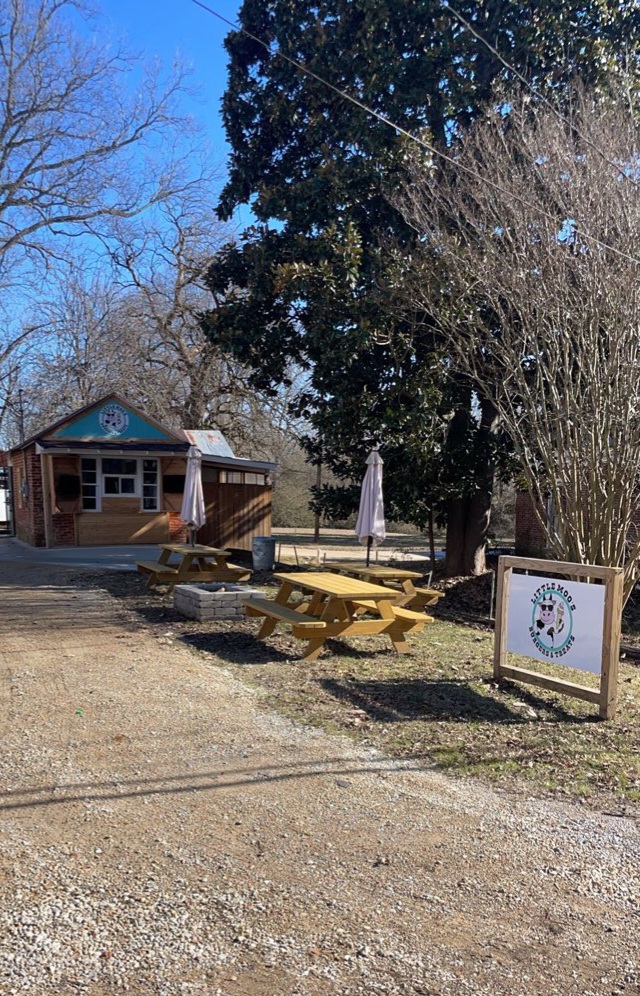 Little Moos Burgers & Treats | restaurant | 73 MS-309, Byhalia, MS 38611, USA | 6628384141 OR +1 662-838-4141