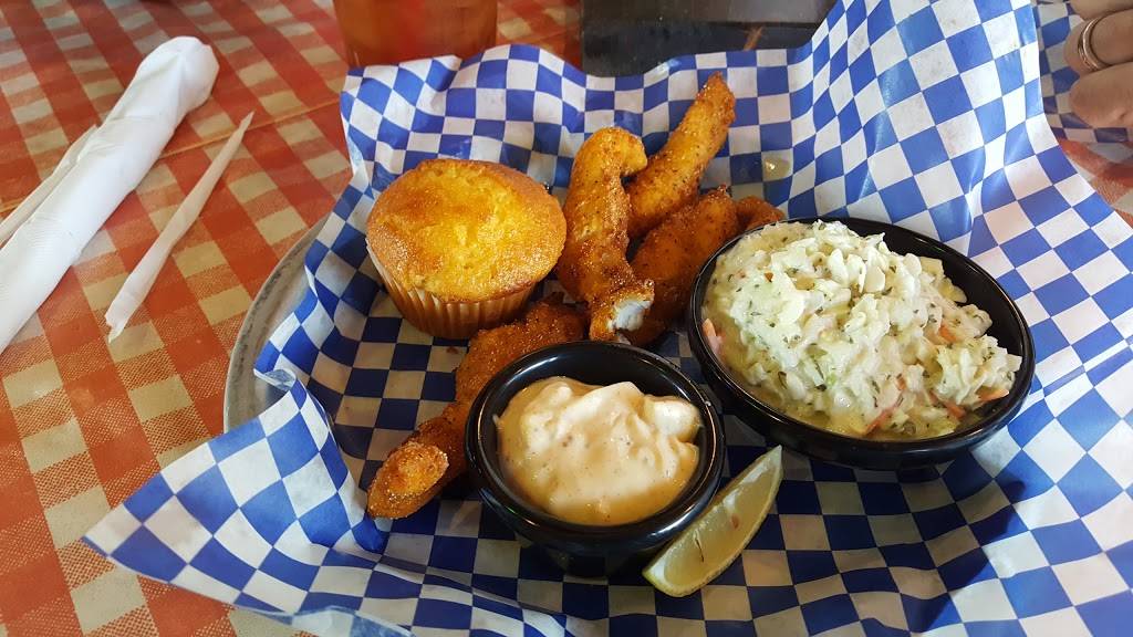 Famous Daves Bar-B-Que | restaurant | 900 S Park St, Madison, WI 53715, USA | 6082869400 OR +1 608-286-9400