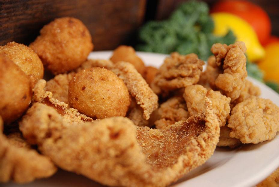 Halls On The River | restaurant | 1225 Athens Boonesboro Rd, Winchester, KY 40391, USA | 8595276620 OR +1 859-527-6620