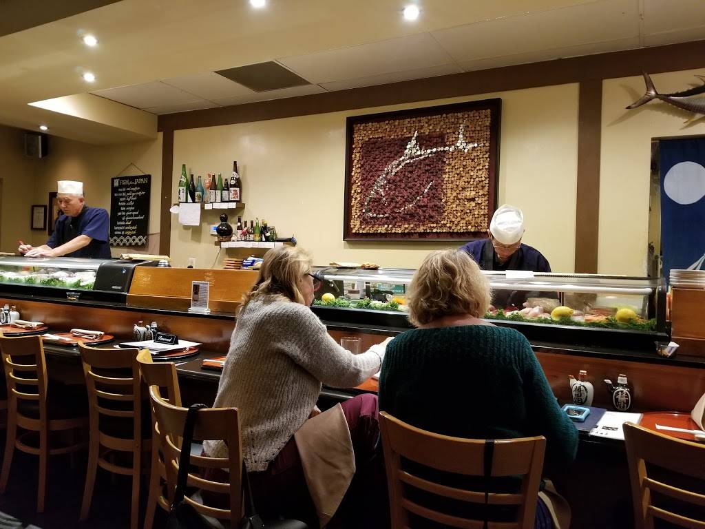 Blue Fin Sushi Bar | restaurant | 257 N El Camino Real, Encinitas, CA 92024, USA | 7604791555 OR +1 760-479-1555