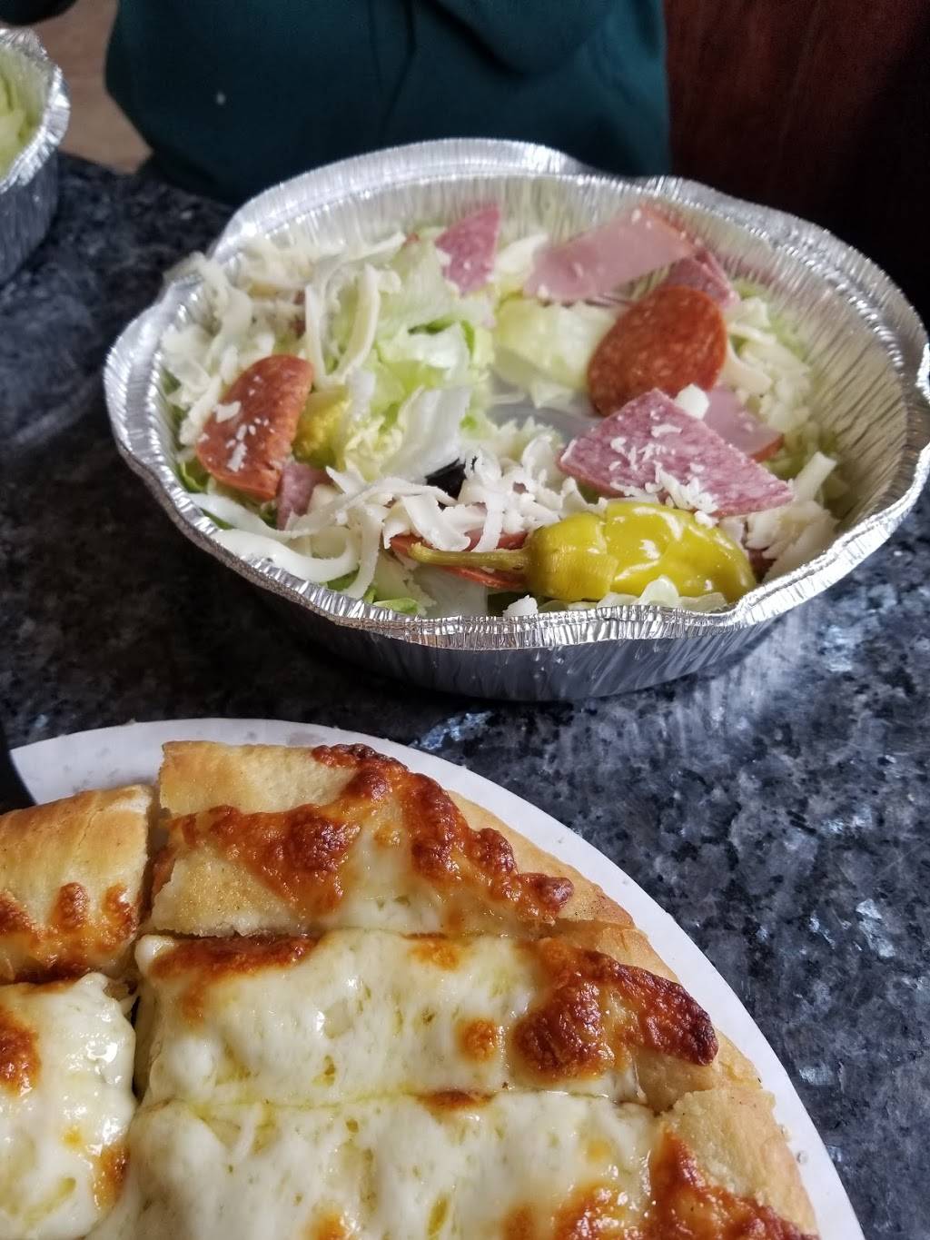 Reginas Pizza | restaurant | 2160 East Ave, Akron, OH 44314, USA | 3307537797 OR +1 330-753-7797