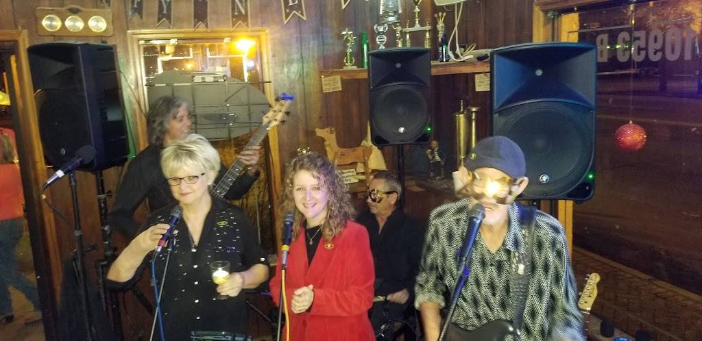 Schooners bar and grill | restaurant | 10953 N Jacob Smart Blvd, Ridgeland, SC 29936, USA | 8437268169 OR +1 843-726-8169