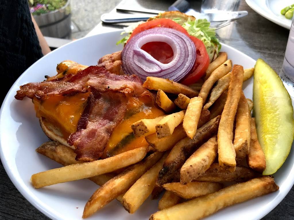 Tavern on the Wharf | restaurant | 6 Town Wharf, Plymouth, MA 02360, USA | 5089274961 OR +1 508-927-4961