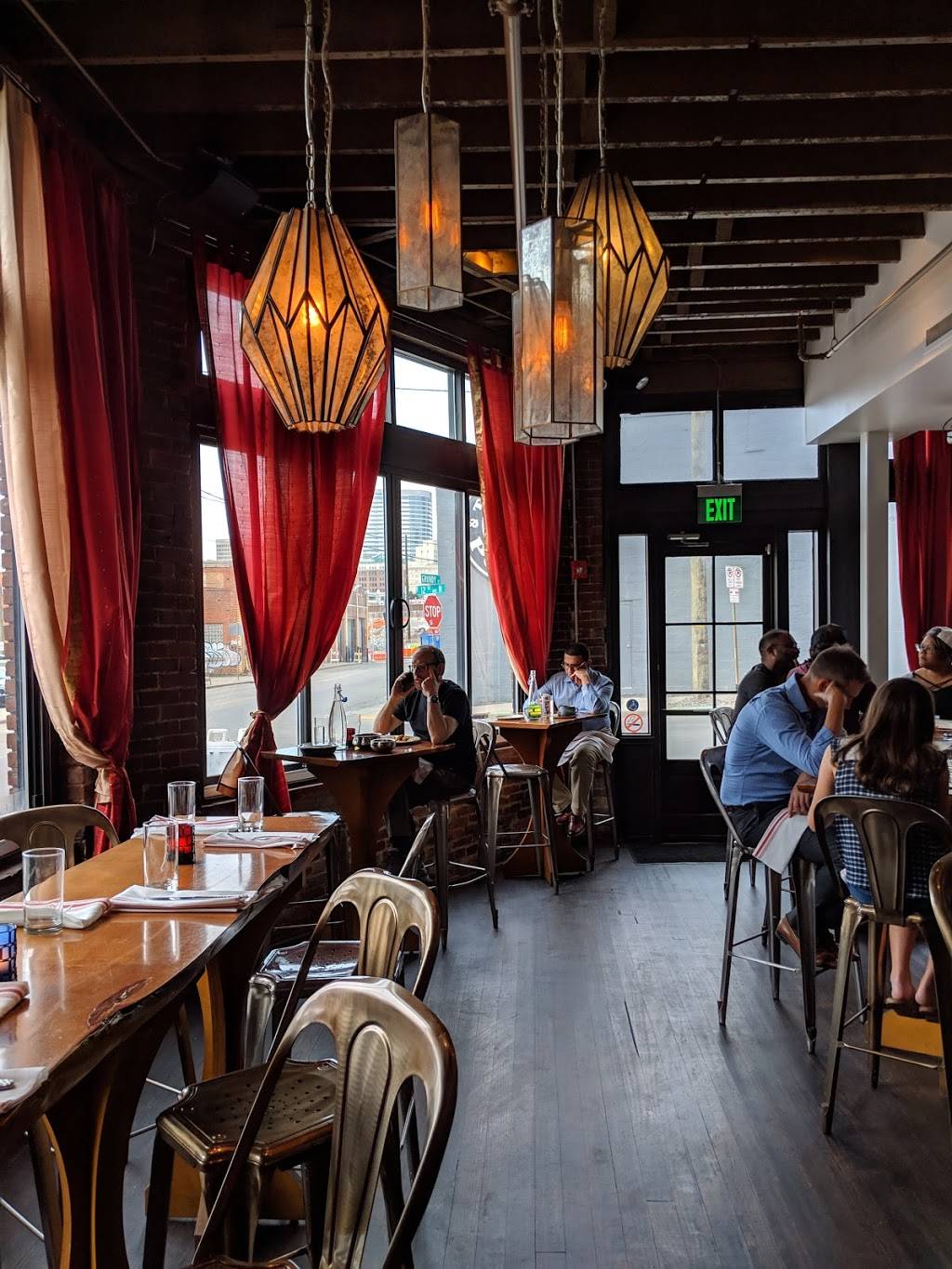 Chauhan Ale & Masala House | restaurant | 123 12th Ave N, Nashville, TN 37203, USA | 6152428426 OR +1 615-242-8426