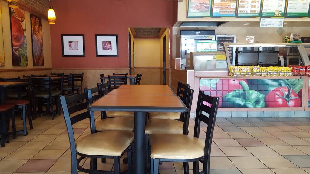 Subway Restaurants | restaurant | 2349 N Chester Ave, Bakersfield, CA 93308, USA | 6613933000 OR +1 661-393-3000