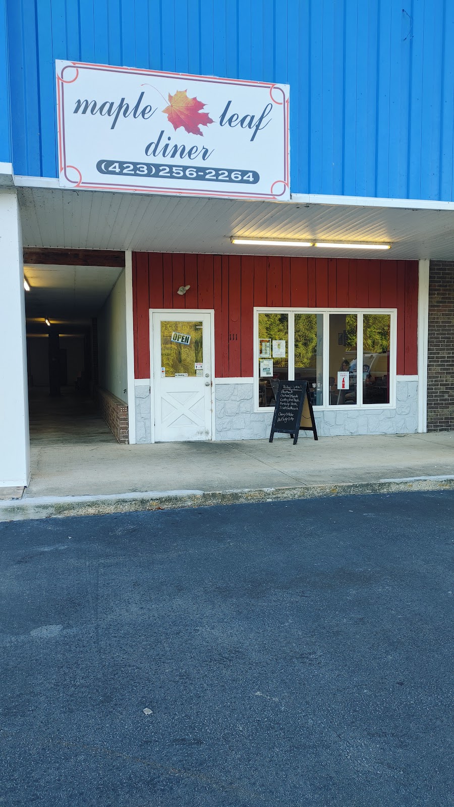 Maple Leaf Diner | restaurant | 401 Richmond St suite 111, Church Hill, TN 37642, USA | 4232562264 OR +1 423-256-2264