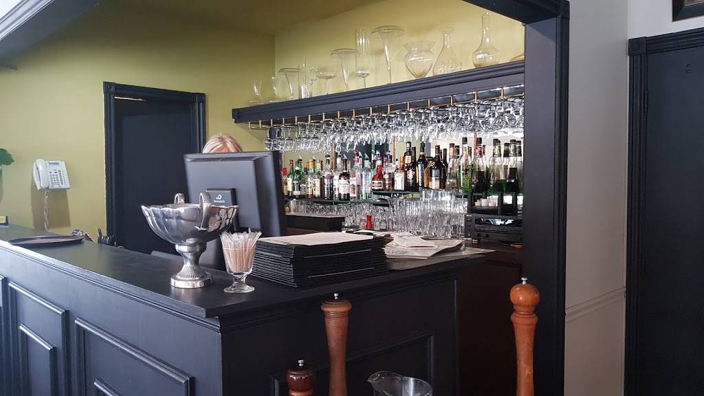 Casa Bella Restaurant | restaurant | 425 Riverview Dr, Chatham, ON N7M 0N3, Canada | 5193545270 OR +1 519-354-5270