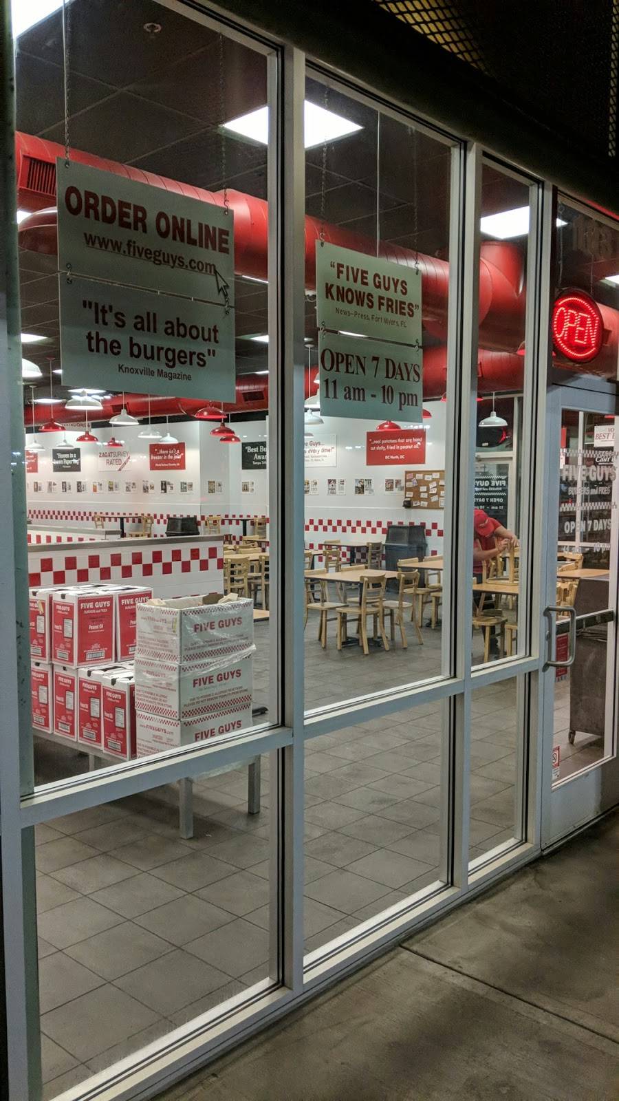 Five Guys | meal takeaway | 2641 N 44th St, Phoenix, AZ 85008, USA | 6029560444 OR +1 602-956-0444