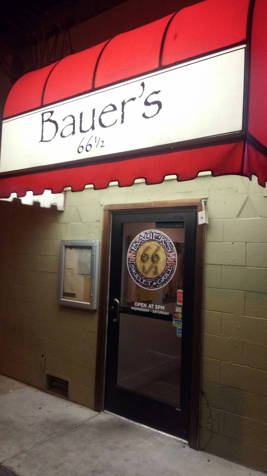 Bauers 66 1/2 | restaurant | 1700 McHenry Ave 66 1/2, Modesto, CA 95350, USA | 2099851199 OR +1 209-985-1199