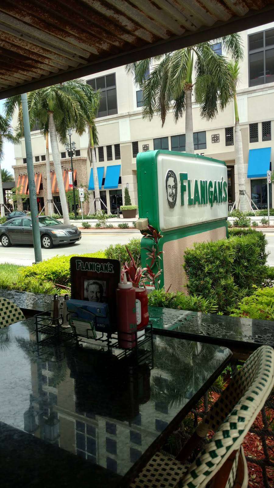 Flanigans Seafood Bar and Grill | restaurant | 45 S Federal Hwy, Boca Raton, FL 33432, USA | 5613954699 OR +1 561-395-4699