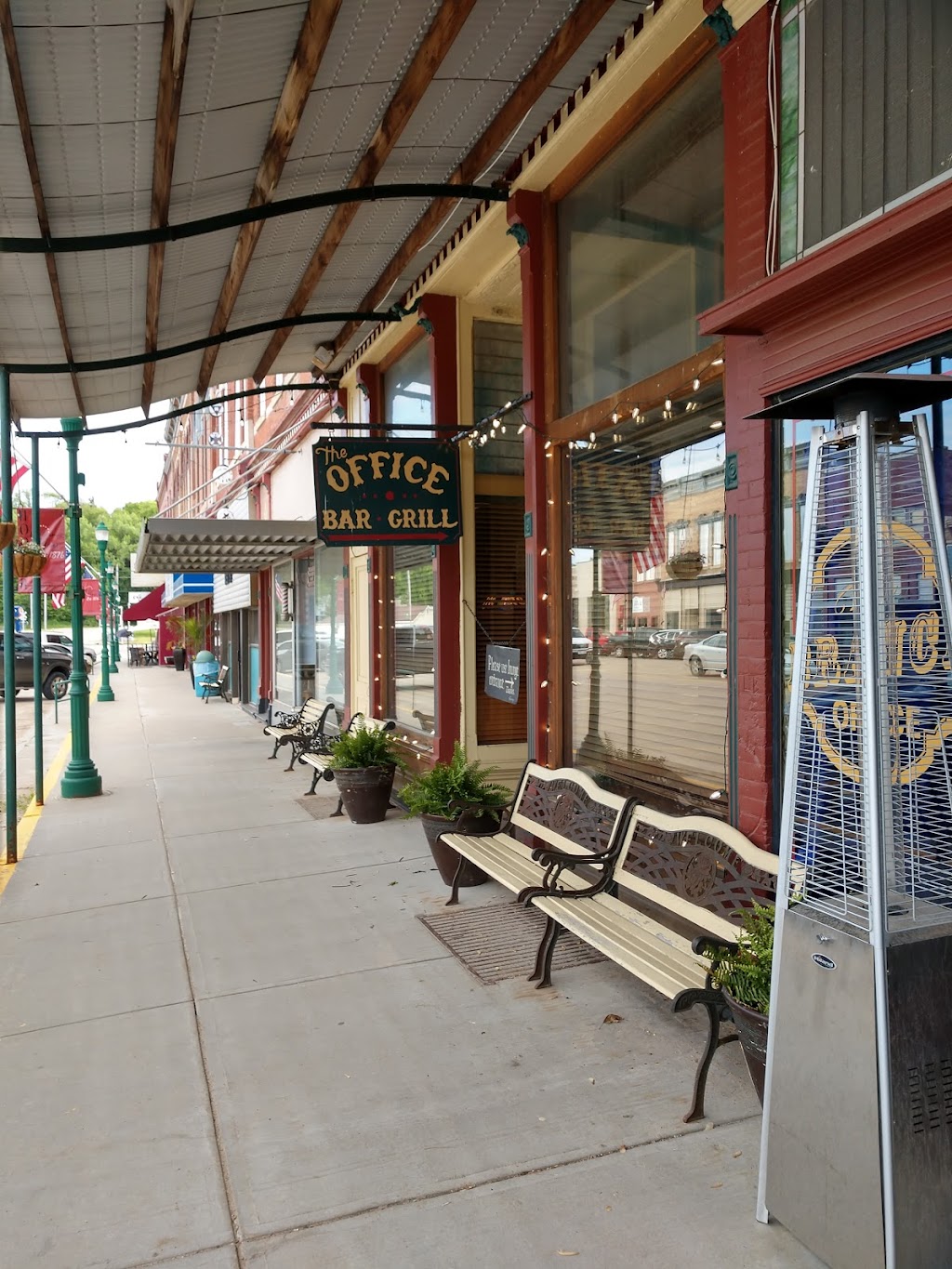 Office Bar & Grill | restaurant | 121 N Main St, Hooper, NE 68031, USA | 4026543373 OR +1 402-654-3373