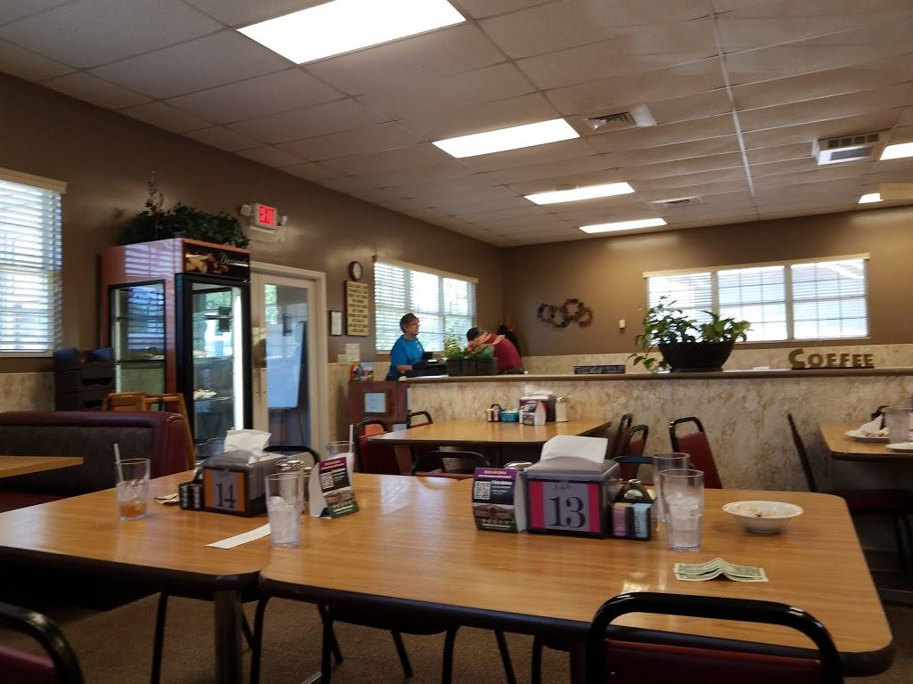 Landmark Restaurant | restaurant | 190 S Lincoln Dr, Troy, MO 63379, USA | 6365286831 OR +1 636-528-6831