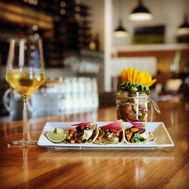 Vinocruz Wine Bar + Kitchen | restaurant | 2430, 4901 Soquel Dr, Soquel, CA 95073, USA | 8314268466 OR +1 831-426-8466