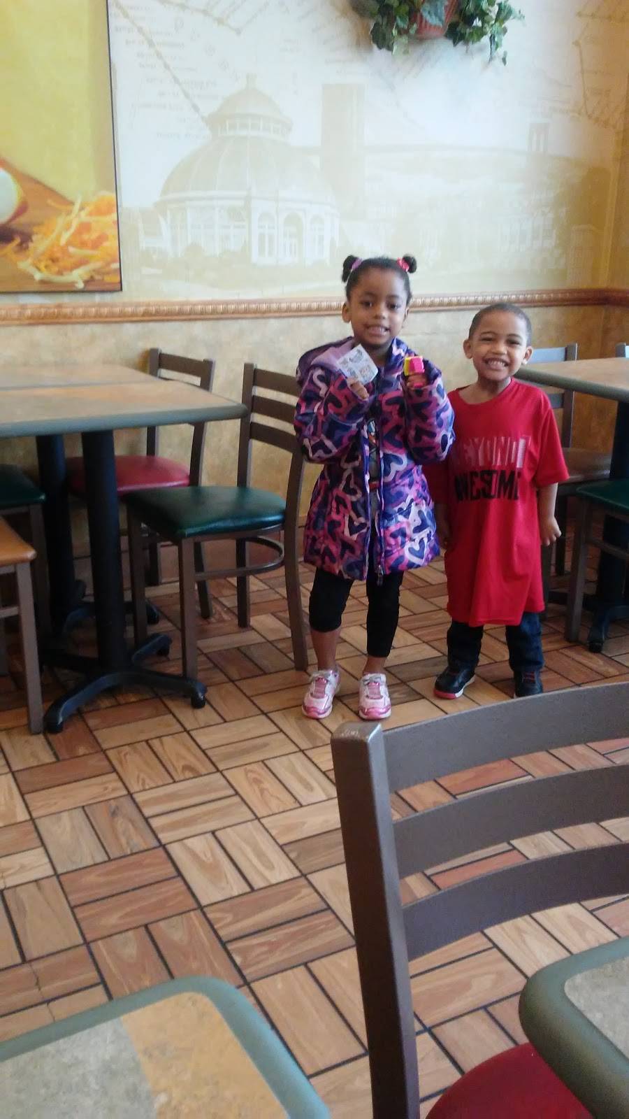 Subway | restaurant | 145 E Pershing Rd, Decatur, IL 62526, USA | 2178750885 OR +1 217-875-0885