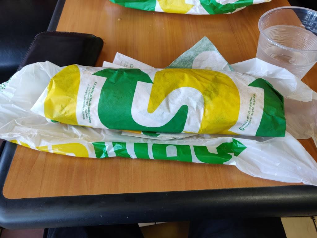 Subway | restaurant | 4660 Greenfield Rd, Dearborn, MI 48126, USA | 3135848175 OR +1 313-584-8175
