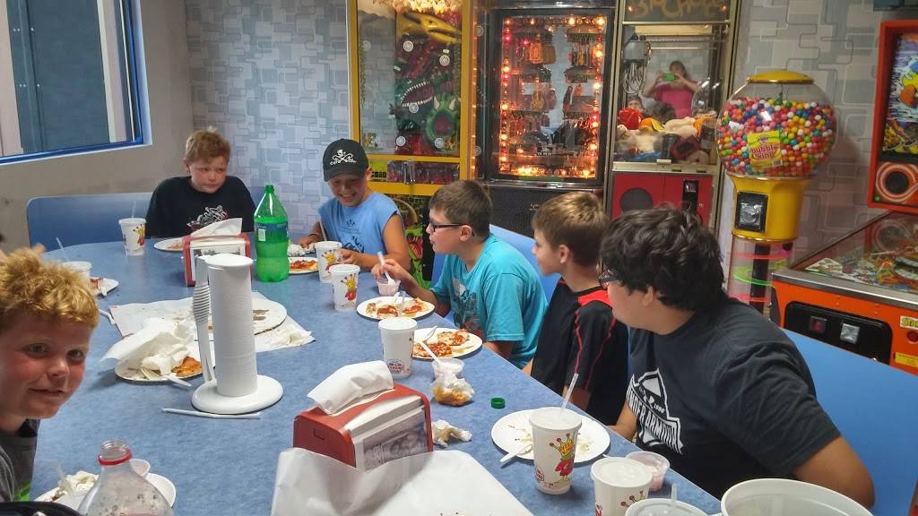 Pizza King | restaurant | 816 N Monticello St, Winamac, IN 46996, USA | 5749463456 OR +1 574-946-3456