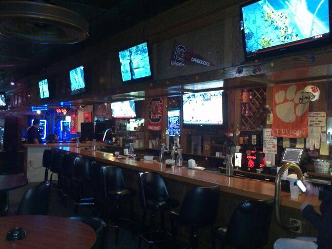 House Divided Bar & Grill | restaurant | 1659 Woodruff Rd, Greenville, SC 29607, USA | 8642836655 OR +1 864-283-6655