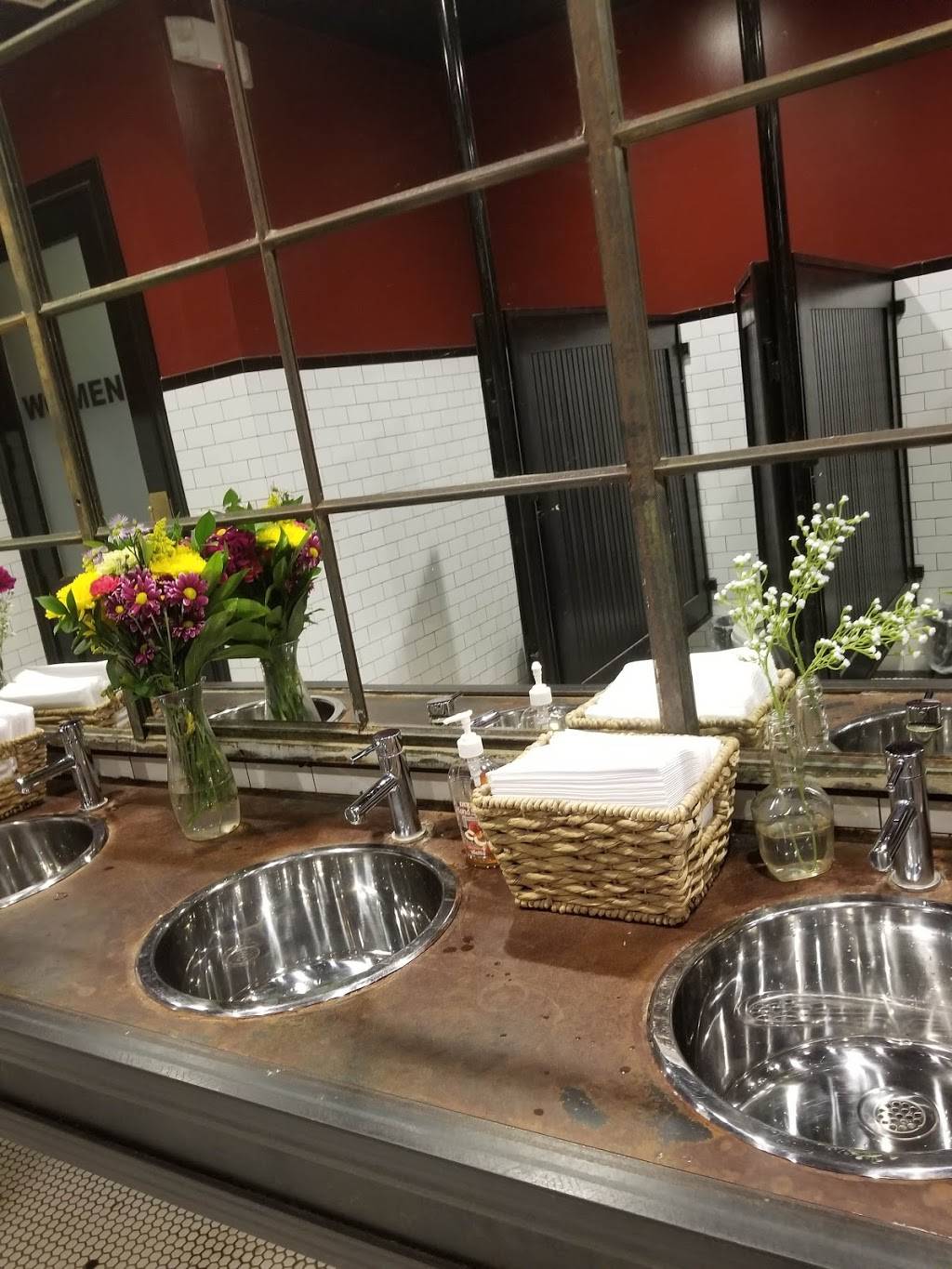 Dots Hop House & Cocktail Courtyard | restaurant | 2645 Commerce St, Dallas, TX 75226, USA | 2142303687 OR +1 214-230-3687