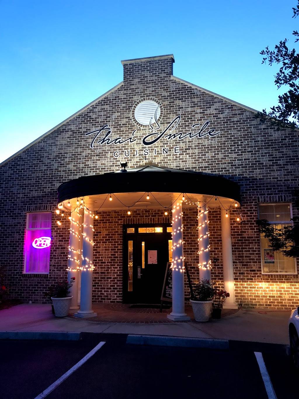 Thai Smile Cuisine | restaurant | 1534 Fording Island Rd, Hilton Head Island, SC 29926, USA | 8438152221 OR +1 843-815-2221