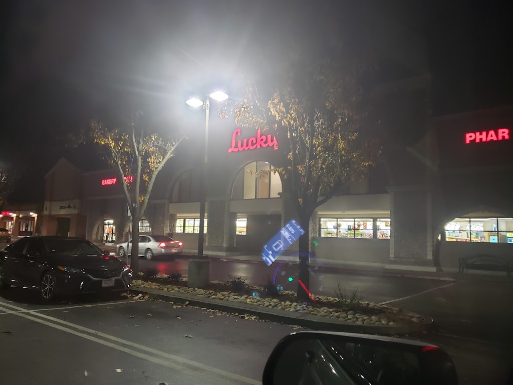 Lucky | meal delivery | 2000 Portola Ave, Livermore, CA 94550, USA | 9254562900 OR +1 925-456-2900