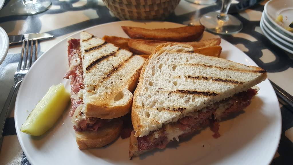 Slightly North of Broad Restaurant | restaurant | 192 E Bay St, Charleston, SC 29401, USA | 8437233424 OR +1 843-723-3424